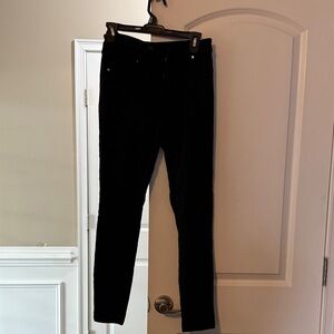 1822 Denim Black Skinny Jeans